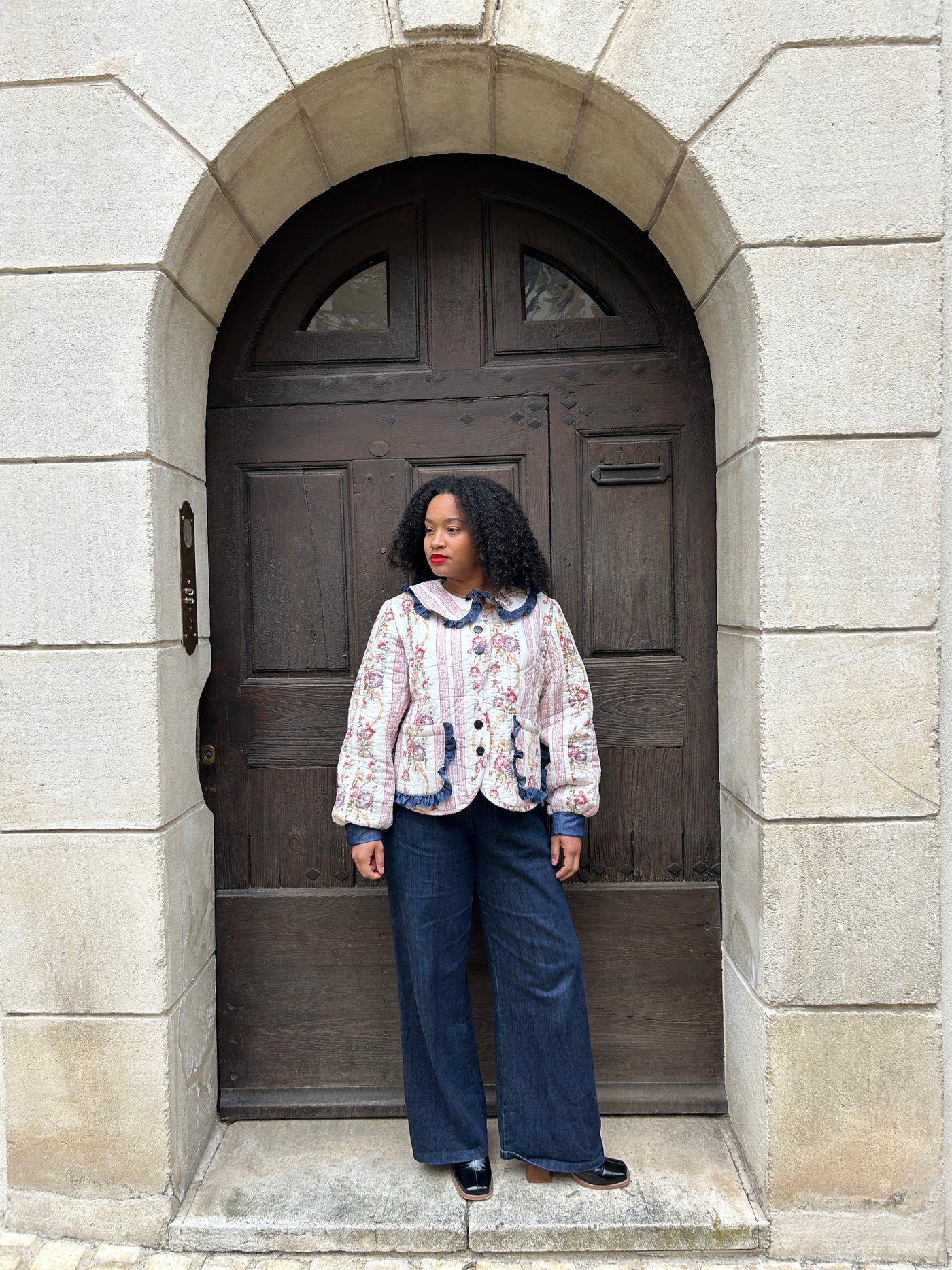 CLEMENTINE TWO - VESTE MATELASSéE UPCYCLING COUVERTURE MANCHES BALLONS DETAIL FROUFROUS JEANS