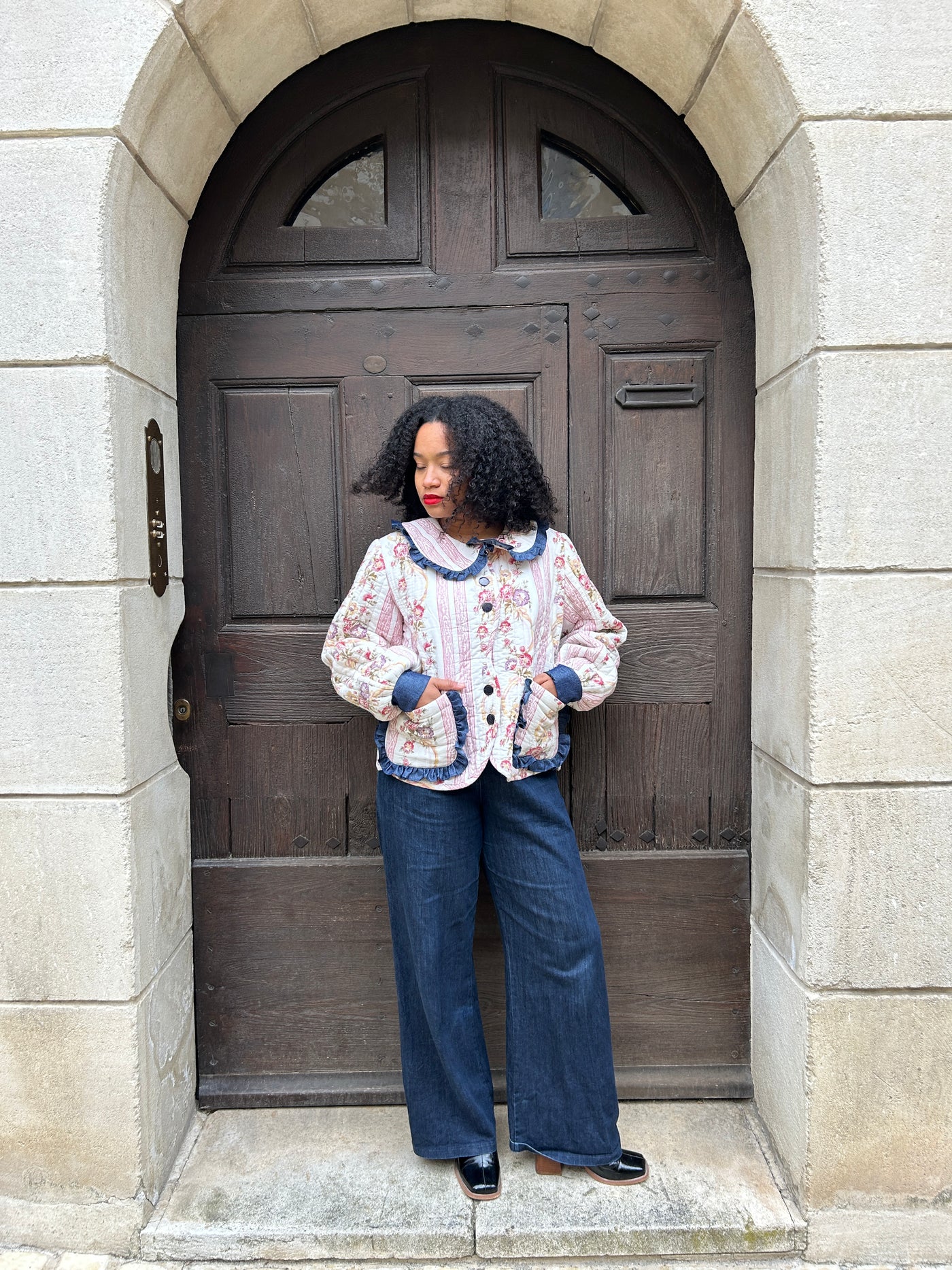 CLEMENTINE TWO - VESTE MATELASSéE UPCYCLING COUVERTURE MANCHES BALLONS DETAIL FROUFROUS JEANS