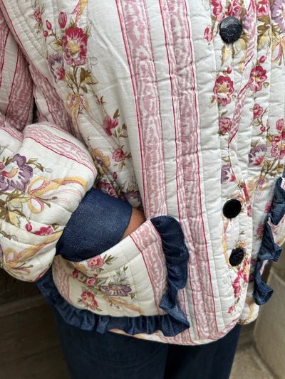 CLEMENTINE TWO - VESTE MATELASSéE UPCYCLING COUVERTURE MANCHES BALLONS DETAIL FROUFROUS JEANS