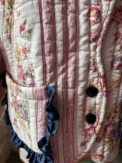 CLEMENTINE TWO - VESTE MATELASSéE UPCYCLING COUVERTURE MANCHES BALLONS DETAIL FROUFROUS JEANS