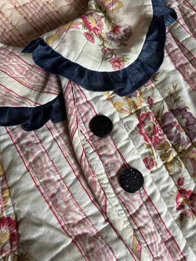 CLEMENTINE TWO - VESTE MATELASSéE UPCYCLING COUVERTURE MANCHES BALLONS DETAIL FROUFROUS JEANS
