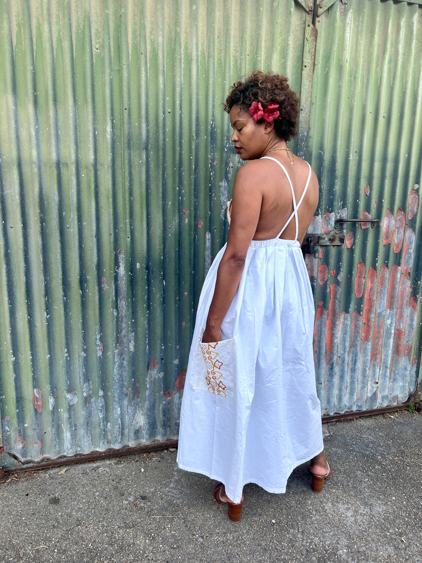 BELLA- ROBE LONGUE FINES BRETELLES TISSUS BRODES LINGES DE MAISON